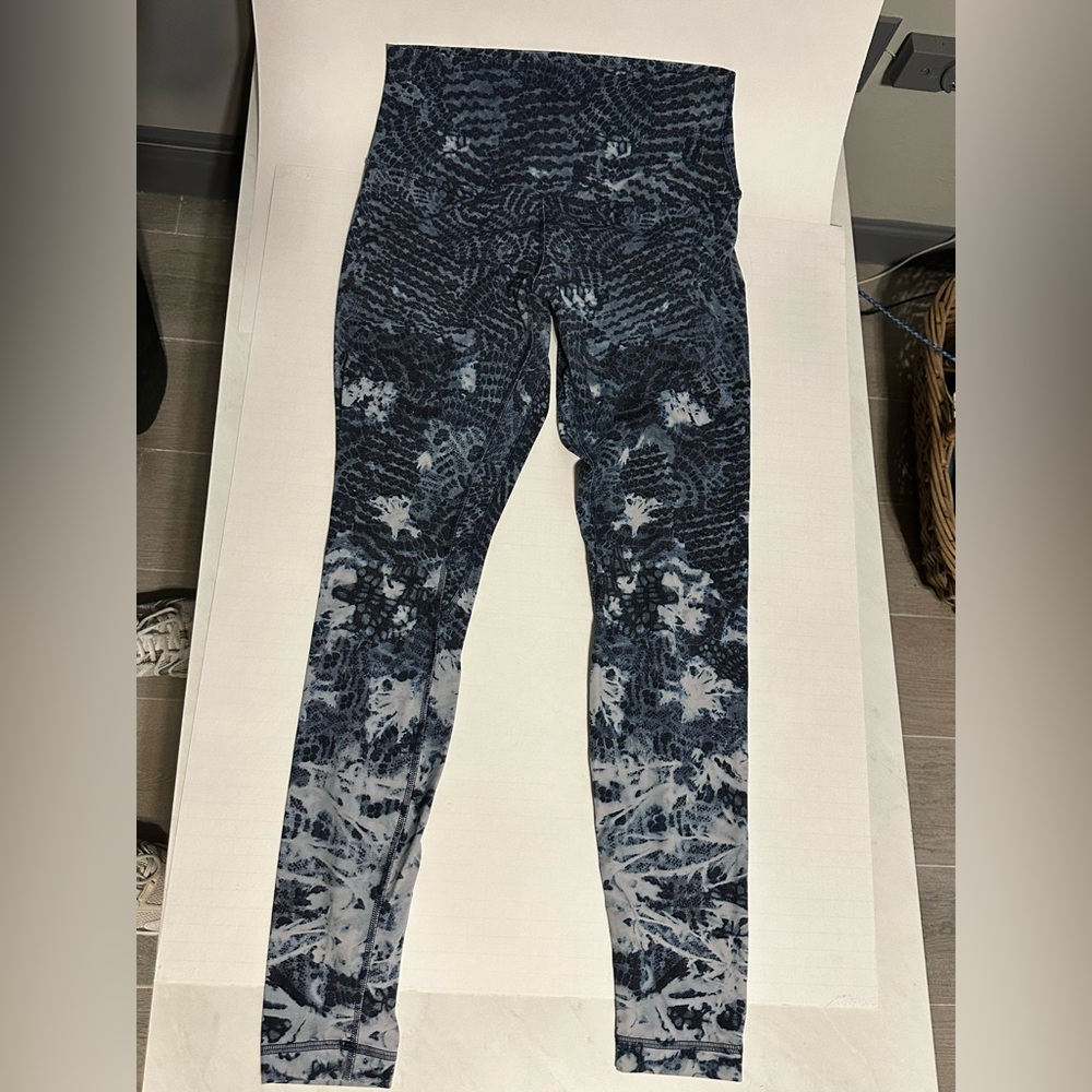 Lululemon Align size 8 blue pattern leggings